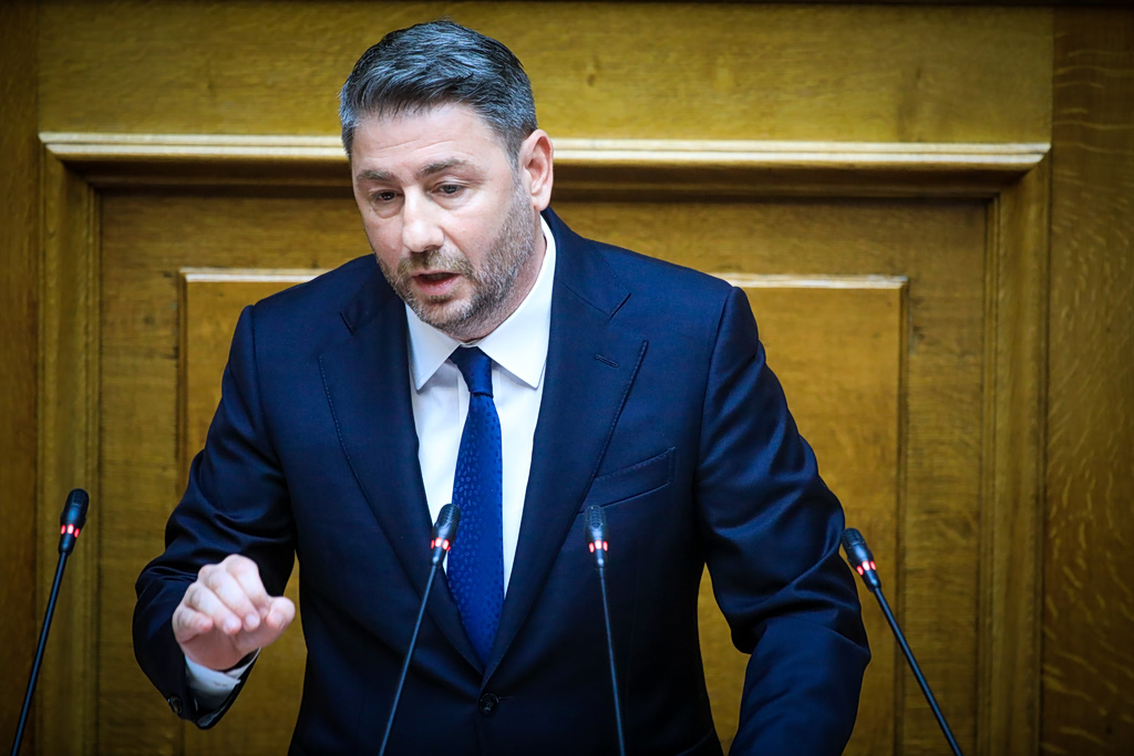 Βαριές κουβέντες στη Βουλή