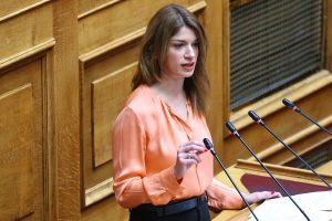 «Πρακτικά δεν ακούω, διαβάζω τα χείλη» – Η συγκλονιστική εξομολόγηση της Νοτοπούλου για το αυτοάνοσο