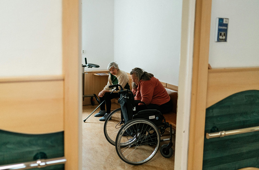 Αμπελόκηποι: Έφοδος σε παράνομο γηροκομείο – 4 ηλικιωμένες ζούσαν υπό άθλιες συνθήκες