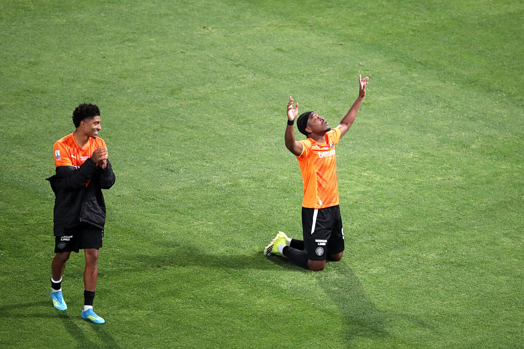 Οι πανηγυρισμοί των παικτών και φιλάθλων του ΟΦΗ την στιγμή της λήξης του τελικού (vid, pics)