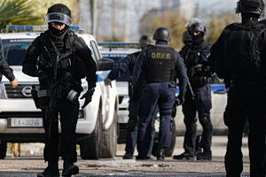 Έφοδος αστυνομίας και ΔΕΔΔΗΕ σε καταυλισμούς Ρομά στα Άνω Λιόσια για ρευματοκλοπές (video)