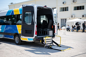 Επτά καινούργια ειδικά οχήματα για τη δωρεάν μετακίνηση ατόμων με αναπηρία