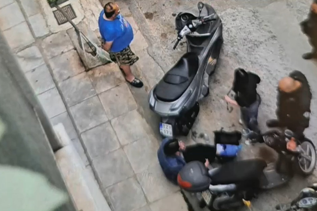 Άφαντος παραμένει ο 59χρονος που ξυλοκόπησε 22χρονη στο Παγκράτι για μια θέση στάθμευσης