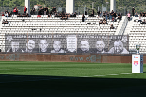 Το πανό των οπαδών του ΠΑΟΚ για τους αδικοχαμένους φιλάθλους στην Ρουμανία – «Αδέρφια είστε μαζί μας, σε όλη τη ζωή μας»