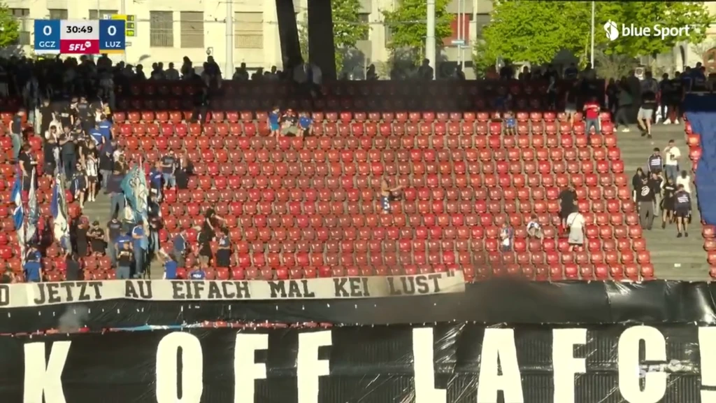 Υβριστικό πανό κατά της ιδιοκτησίας από τους οπαδούς της Γκρασχόπερς (pic)