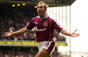 «Τρελάθηκε» on-air ο Πάολο Ντι Κάνιο: Χτύπησε επανειλημμένα το κεφάλι του στο τραπέζι του πάνελ