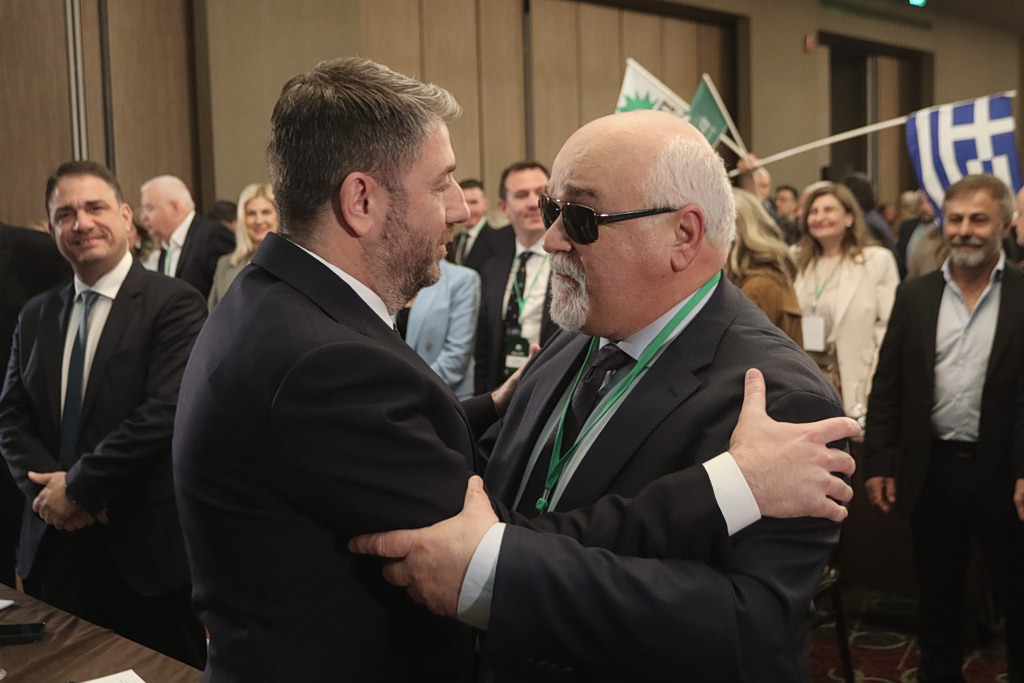 ΠΑΣΟΚ: Πολιτικό Συμβούλιο με όλες τις φυλές