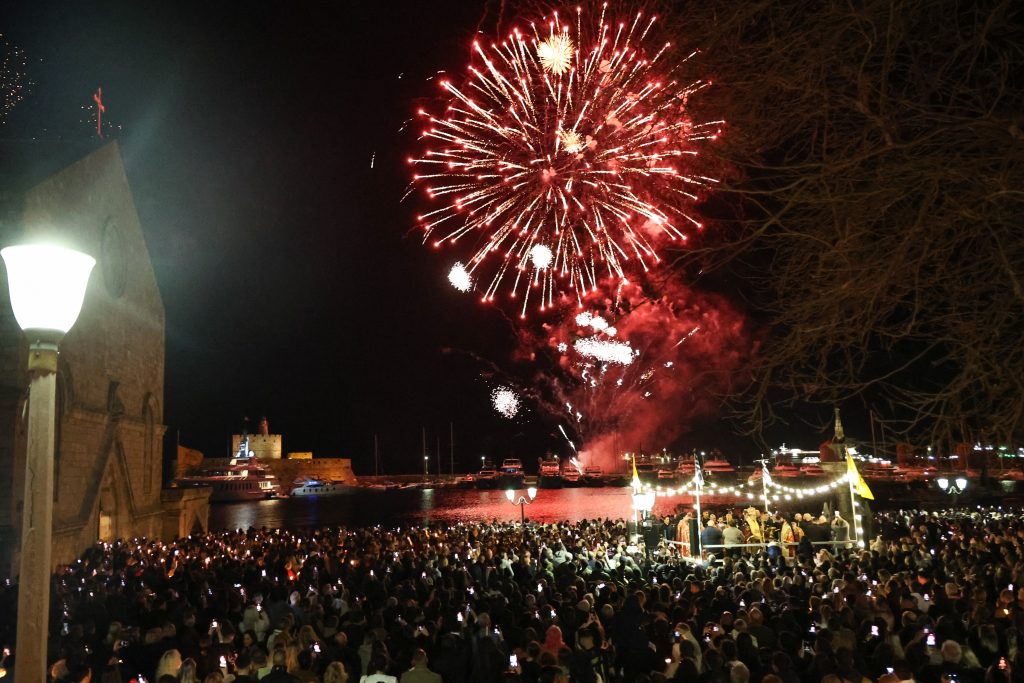 Πάσχα 2026: Τα πιο εντυπωσιακά και ιδιαίτερα έθιμα από την Ελλάδα και τον κόσμο