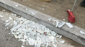 Πάτρα: Η πρώτη Ανάσταση με σπάσιμο πιάτων και κροτίδες (video)