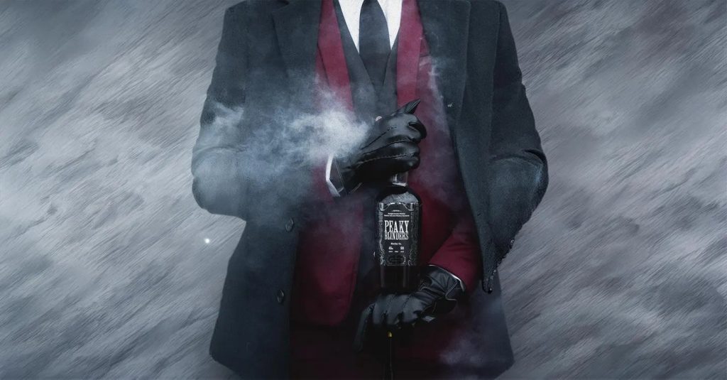 Ο Έλληνας που βρίσκεται πίσω από το επίσημο bourbon της σειράς «Peaky Blinders»