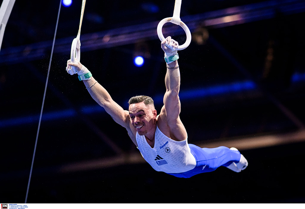 Λευτέρης Πετρούνιας: Η απονομή του χρυσού μεταλλίου στον «Άρχοντα των Κρίκων»