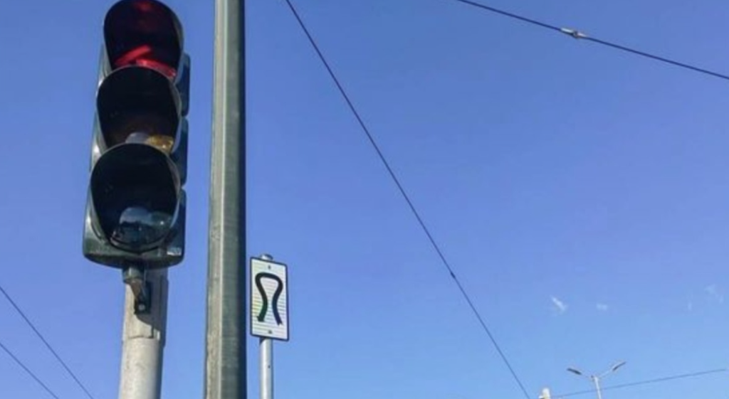 Η νέα πινακίδα στους δρόμους της Αθήνας  – Τι σημαίνει και ποιος ο σκοπός της