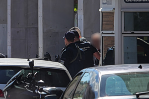 Ποινική δίωξη για βαριά αδικήματα στον 89χρονο για τους πυροβολισμούς