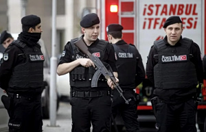 Σκηνές πανικού στην Τουρκία: Νέο περιστατικό με πυροβολισμούς σε πλατεία στο Ντιγιαρμπακίρ