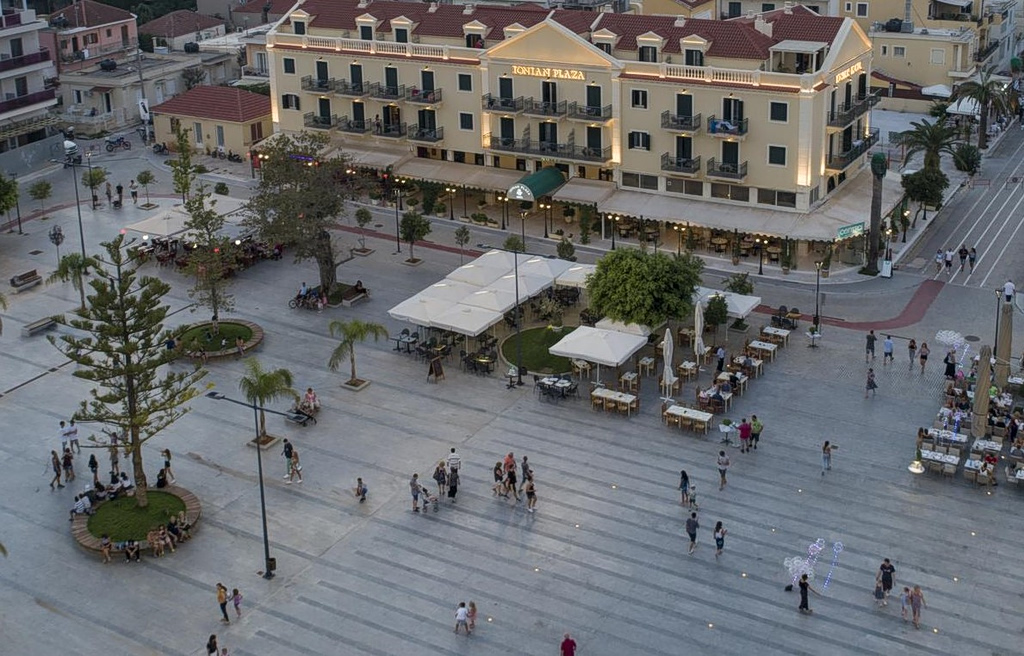 Κεφαλονιά: Νεκρή 19χρονη σε κεντρική πλατεία στο Αργοστόλι – «Γρίφος» τα αίτια θανάτου