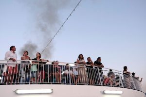 Αγίου Πνεύματος 2026: Πότε πέφτει, για ποιους είναι αργία