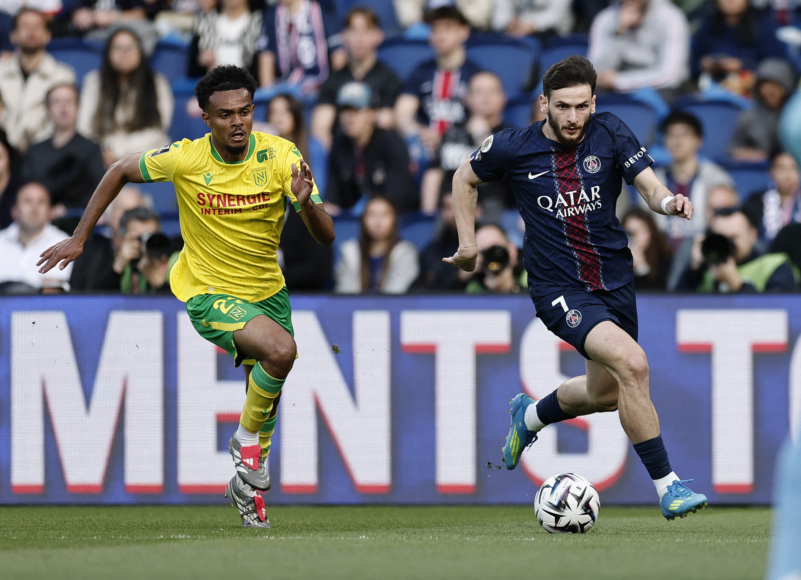 Ligue 1: &Eta; &Pi;&alpha;&rho;ί &Sigma;&epsilon;&nu; &Zeta;&epsilon;&rho;&mu;έ&nu; &delta;&iota;έ&lambda;&upsilon;&sigma;&epsilon; &tau;&eta;&nu; &Nu;&alpha;&nu;&tau; &mu;&epsilon; 3-0 &kappa;&alpha;&iota; &phi;&omicron;&upsilon;&lambda;ά&rho;&epsilon;&iota; &gamma;&iota;&alpha; &alpha;&kappa;ό&mu;&alpha; έ&nu;&alpha; &pi;&rho;&omega;&tau;ά&theta;&lambda;&eta;&mu;&alpha;