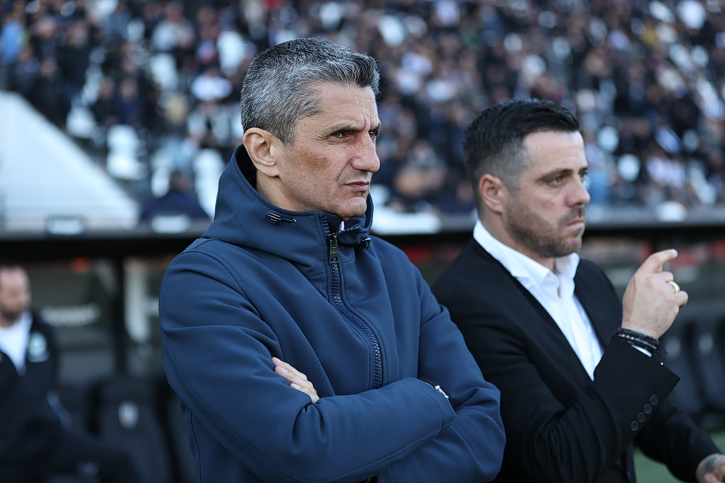 Συγκίνησε ο Ράζβαν Λουτσέσκου στο τελευταίο «αντίο» του πατέρα του – Η στιγμή που συμβούλεψε ένα παιδί για το μέλλον του