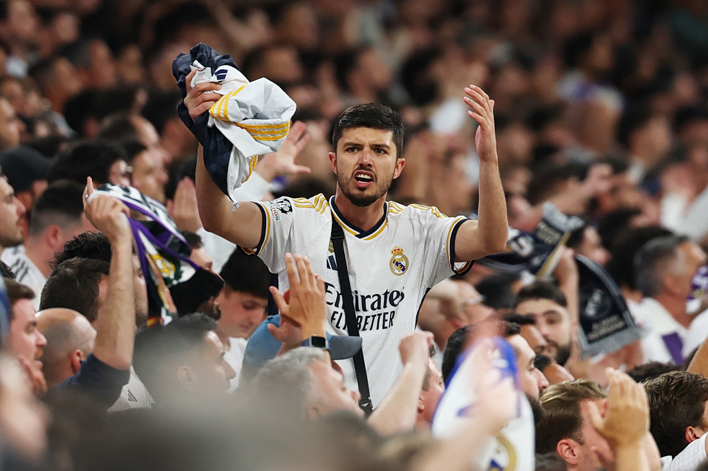 Champions League: Απρόοπτο σκηνικό στην άφιξη της Ρεάλ Μαδρίτης στο «Σαντιάγο Μπερναμπέου» με εισβολή γυμνού άνδρα