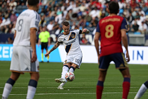 MLS: Ο Μάρκο Ρόις σε ρόλο νταντάς πριν την σέντρα του αγώνα της LA Galaxy (vid)