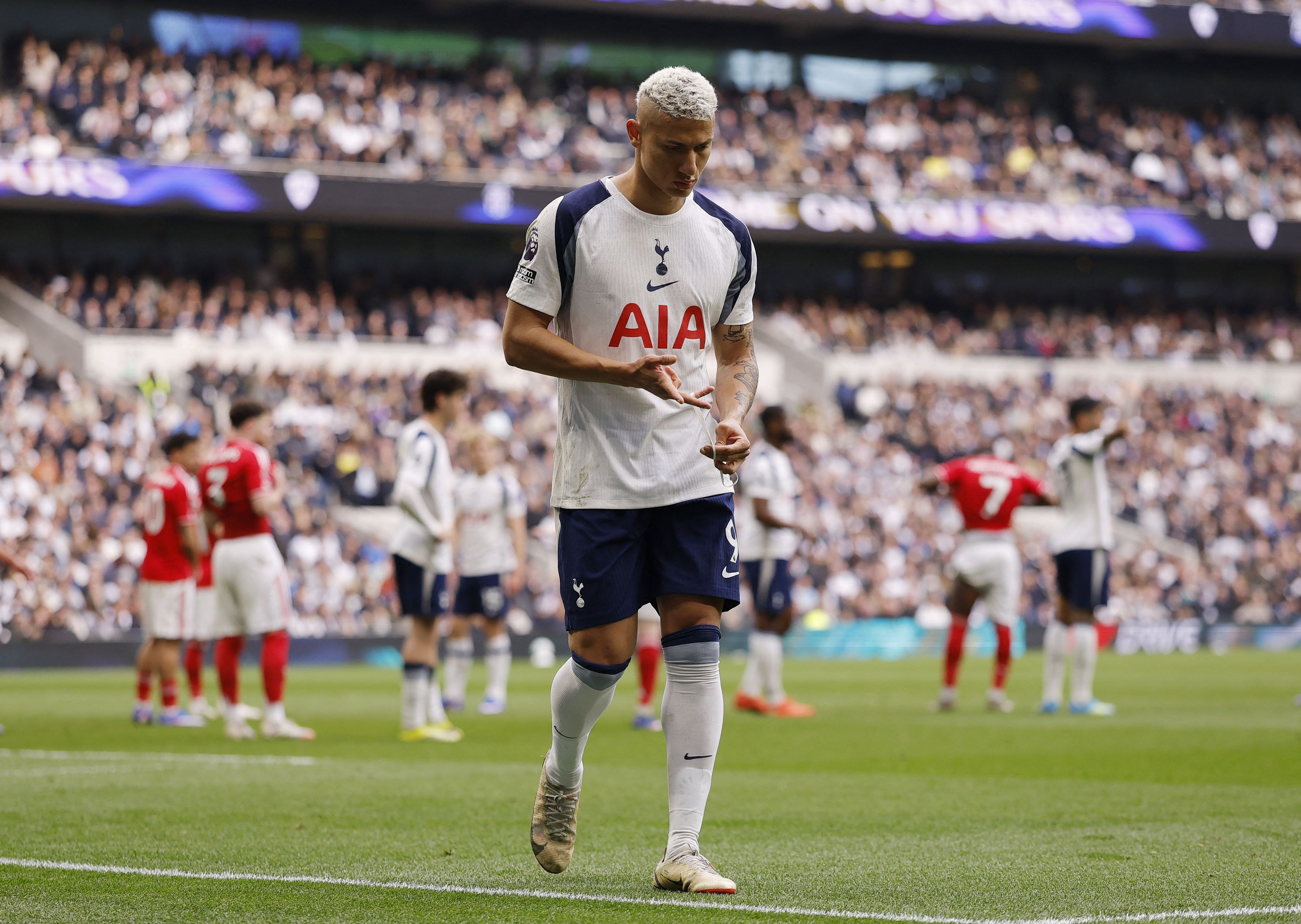 &Sigma;&upsilon;&gamma;&kappa;&lambda;&omicron;&nu;ί&zeta;&epsilon;&iota; &omicron; &Rho;&iota;&tau;&sigma;ά&rho;&lambda;&iota;&sigma;&omicron;&nu; &gamma;&iota;&alpha; &tau;&eta;&nu; &pi;&epsilon;&rho;&iota;&pi;έ&tau;&epsilon;&iota;&alpha; &tau;&omicron;&upsilon; &mu;&epsilon; &tau;&eta;&nu; &kappa;&alpha;&tau;ά&theta;&lambda;&iota;&psi;&eta;: &laquo;&Pi;ό&sigma;&epsilon;&sigmaf; &phi;&omicron;&rho;έ&sigmaf;, &epsilon;&nu;ώ &omicron;&delta;&eta;&gamma;&omicron;ύ&sigma;&alpha;, &sigma;&kappa;έ&phi;&tau;&eta;&kappa;&alpha; &nu;&alpha; &pi;έ&sigma;&omega; &pi;ά&nu;&omega; &sigma;&epsilon; &tau;&omicron;ί&chi;&omicron;&raquo;