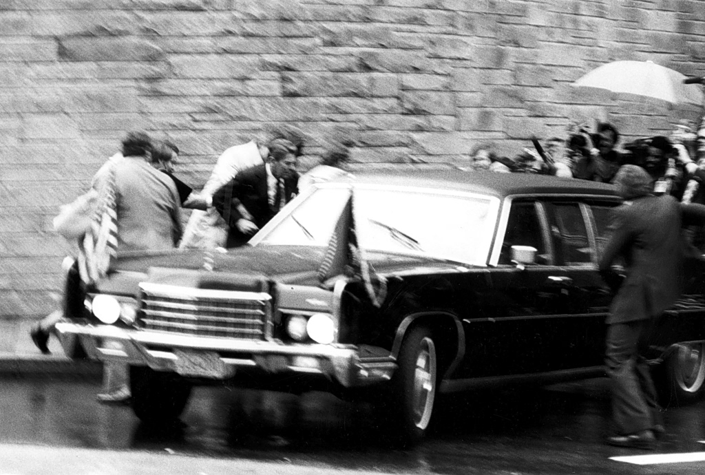 Επίθεση στο δείπνο των ανταποκριτών του Λευκού Οίκου: Έλαβε χώρα εκεί όπου το 1981 είχε γίνει απόπειρα κατά του Ρίγκαν