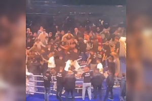 Αδιανόητο σκηνικό στην Τουρκία: Εισβολή θεατών στο ρινγκ και άγριος ξυλοδαρμός πυγμάχου (vids)