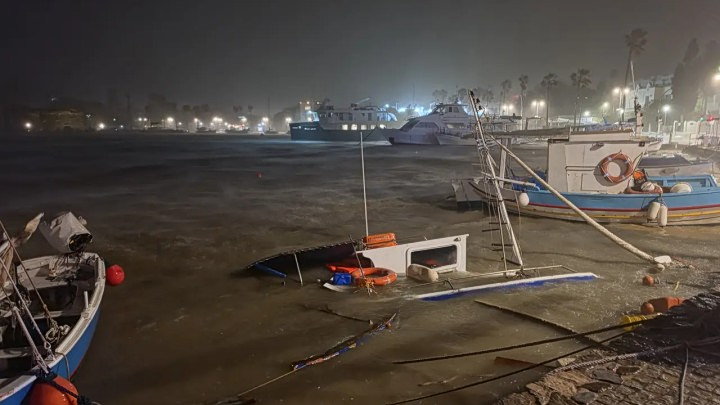 Νύχτα δοκιμασίας για τη Ρόδο: Θυελλώδεις άνεμοι και κύματα έως 4 μέτρα – Δέντρα ξεριζώθηκαν, πτήσεις ακυρώθηκαν