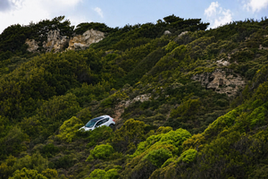 Θρίλερ στη Ρόδο: Έτσι προσπάθησε να ρίξει τη μάνα του παιδιού του και το ανήλικο τέκνο του στον γκρεμό