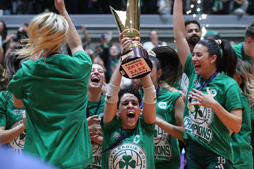 Οι ξέφρενοι πανηγυρισμοί των παικτριών του Παναθηναϊκού για την κατάκτηση της Volley League – Δάκρυσε η Πέννυ Ρόγκα (pics)