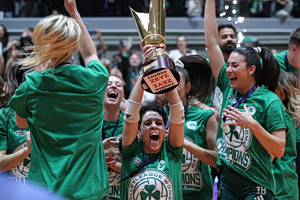 Οι ξέφρενοι πανηγυρισμοί των παικτριών του Παναθηναϊκού για την κατάκτηση της Volley League – Δάκρυσε η Πέννυ Ρόγκα (pics)