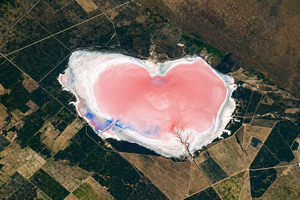 Τι είναι η γιγάντια ροζ καρδιά που φωτογράφισε η NASA από το διάστημα