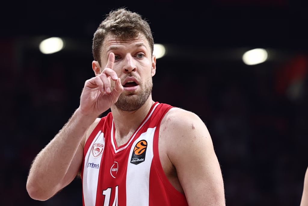 Βεζένκοφ… MVP τον εαυτό του: Οι επιλογές του που άναψαν συζήτηση