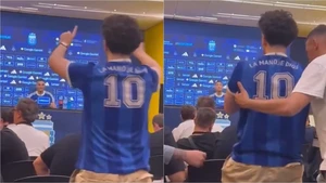 Αργεντινή: Νεαρός φόρεσε διαπίστευση, μπήκε στη συνέντευξη Τύπου κι έδωσε οδηγίες στον Σκαλόνι (vid)