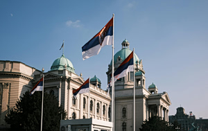 Η Σερβία σε σταυροδρόμι: Με την ΕΕ ή επιστροφή στην επιρροή της Μόσχας και του Πεκίνου;