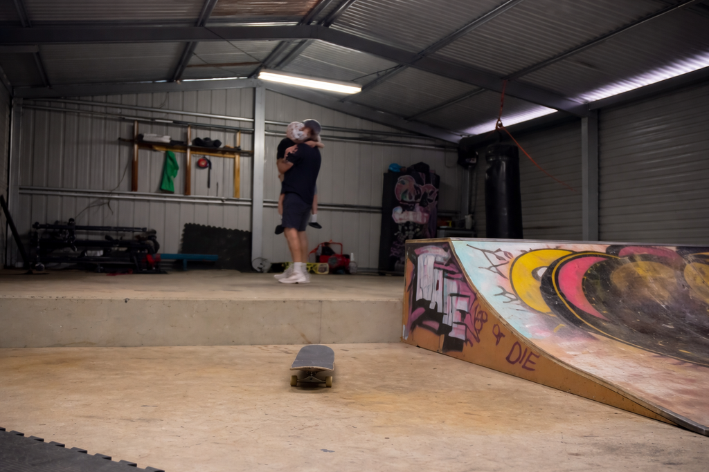 Συγκινητική στιγμή πατέρα και γιου με το σκέιτμπορντ