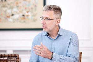 Άκης Σκέρτσος: «Τι μένει καθαρά στην τσέπη ενός νέου εργαζόμενου μετά τα πρόσφατα μέτρα ενίσχυσης των εισοδημάτων»