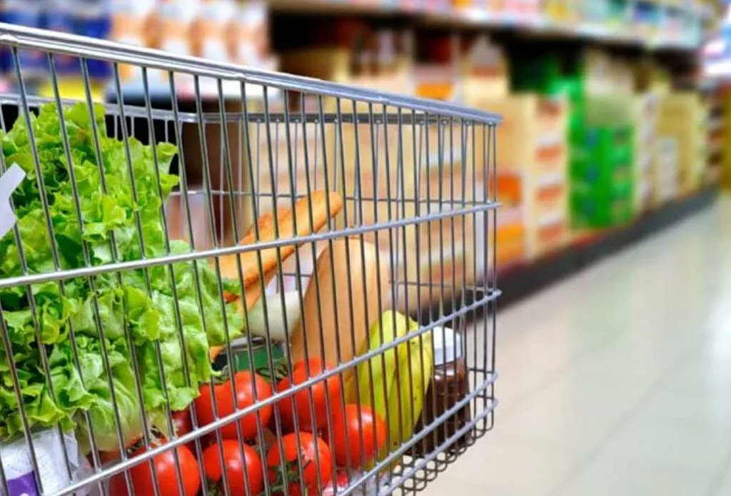 Μισοάδεια ντουλάπια και ρεζερβουάρ: Η ακρίβεια «γονατίζει» τα νοικοκυριά