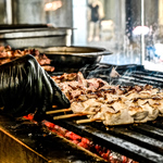 Σουβλάκι από «χρυσό»: Είναι ακόμα το «λαϊκό φαγητό»;