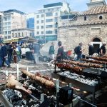 Κυριακή του Πάσχα: Η «μάχη» του οβελία – Γιορτινή ατμόσφαιρα, σούβλες με αρνιά και κοκορέτσια σε όλη τη χώρα