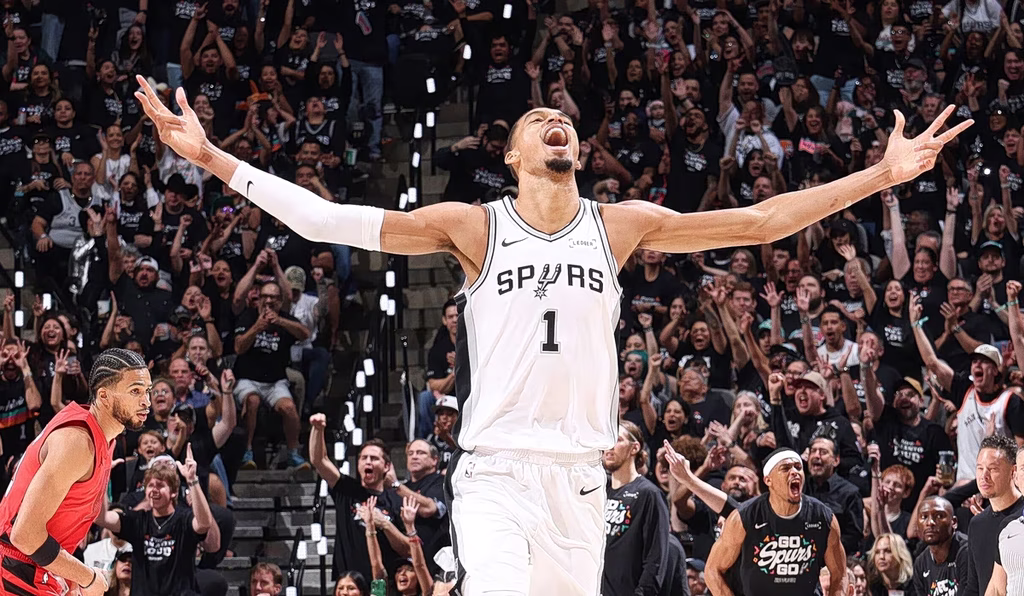 NBA: Οι Σπερς «καθάρισαν» και έφυγαν για ημιτελικά, μείωσαν σε 3-2 οι Σίξερς στη Βοστώνη (vids)