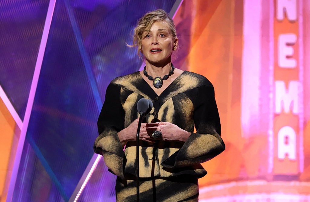 Η Σάρον Στόουν αποκαλύπτει: Ποιος είναι ο ηθοποιός που τη φίλησε και την άφησε άφωνη