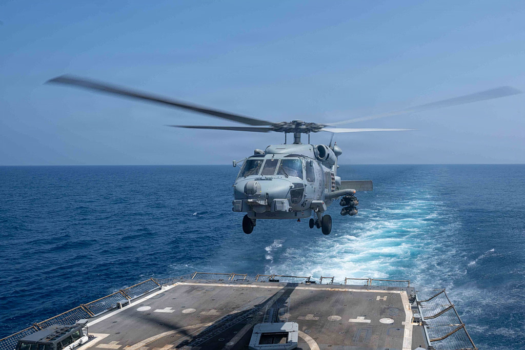 CENTCOM: 45 εμπορικά πλοία άλλαξαν κατεύθυνση – Σε πλήρη ισχύ ο ναυτικός αποκλεισμός του Ιράν