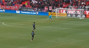 Αδιανόητο αυτογκόλ στο MLS: Γκολ που ξεκίνησε από το… κέντρο και κατέληξε στα δίχτυα