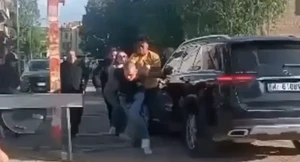 Ποδοσφαιριστής στην Ιταλία έριξε μπουνιές σε οπαδό μετά από παιχνίδι της Μίλαν (vid)