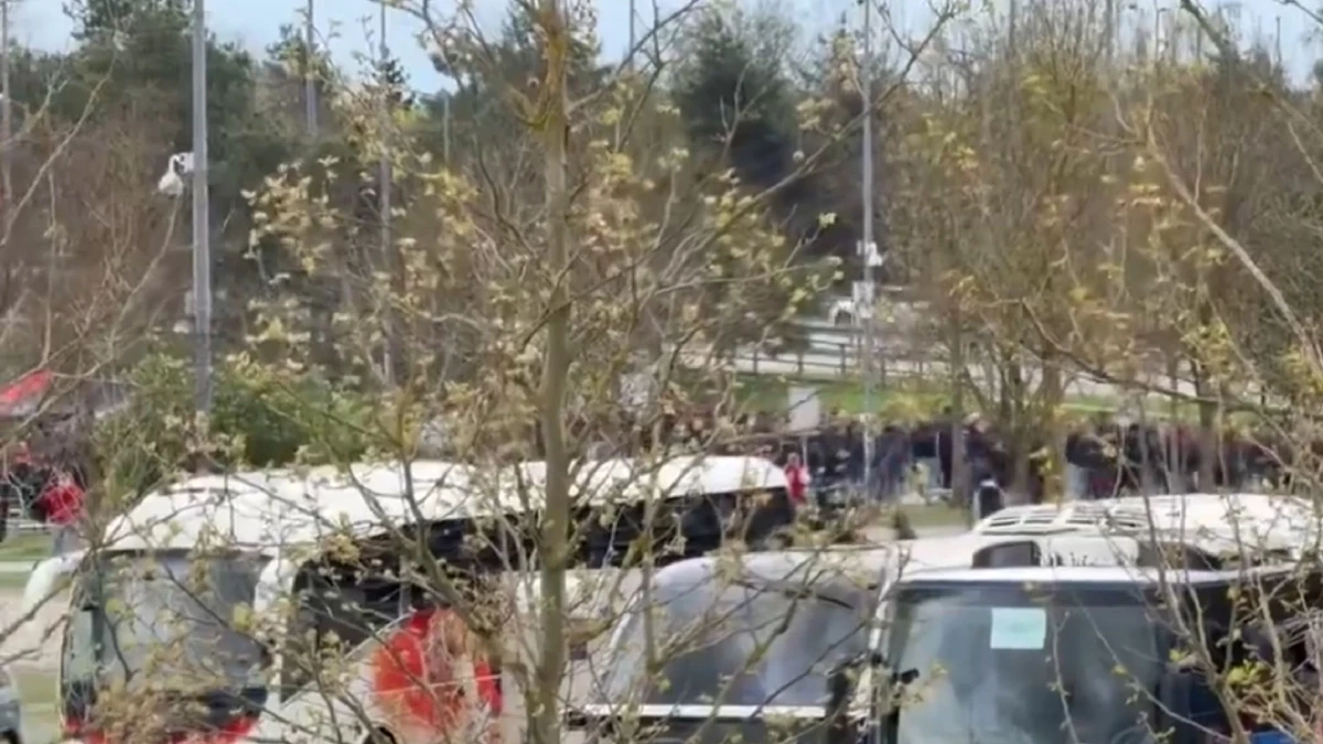 &Epsilon;&pi;&epsilon;&iota;&sigma;ό&delta;&iota;&alpha; έ&xi;&omega; &alpha;&pi;ό &tau;&eta;&nu; Allianz Arena &pi;&rho;&iota;&nu; &tau;&omicron; &Mu;&pi;ά&gamma;&epsilon;&rho;&nu; &ndash; &Sigma;&tau;&omicron;&upsilon;&tau;&gamma;&kappa;ά&rho;&delta;&eta; &kappa;&alpha;&iota; &pi;&rho;&omicron;&sigma;&alpha;&gamma;&omega;&gamma;έ&sigmaf; &alpha;&pi;ό &tau;&eta;&nu; &alpha;&sigma;&tau;&upsilon;&nu;&omicron;&mu;ί&alpha; (vid)