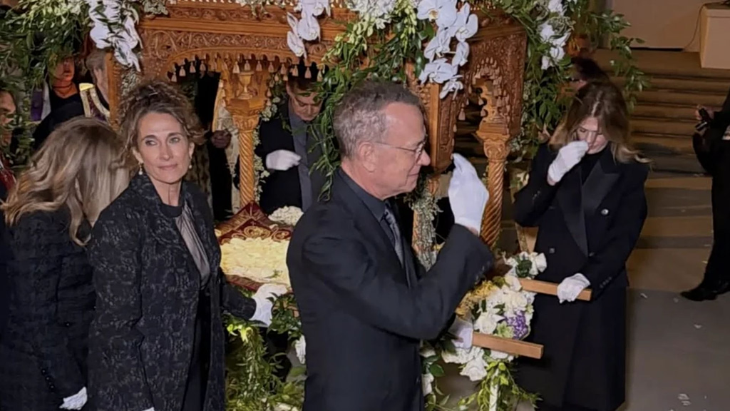 Ο Τομ Χανκς κουβάλησε τον επιτάφιο με τη σύζυγό του- Το γλέντι με τη Μελίνα Κανακαρίδη και Νία Βαρντάλος
