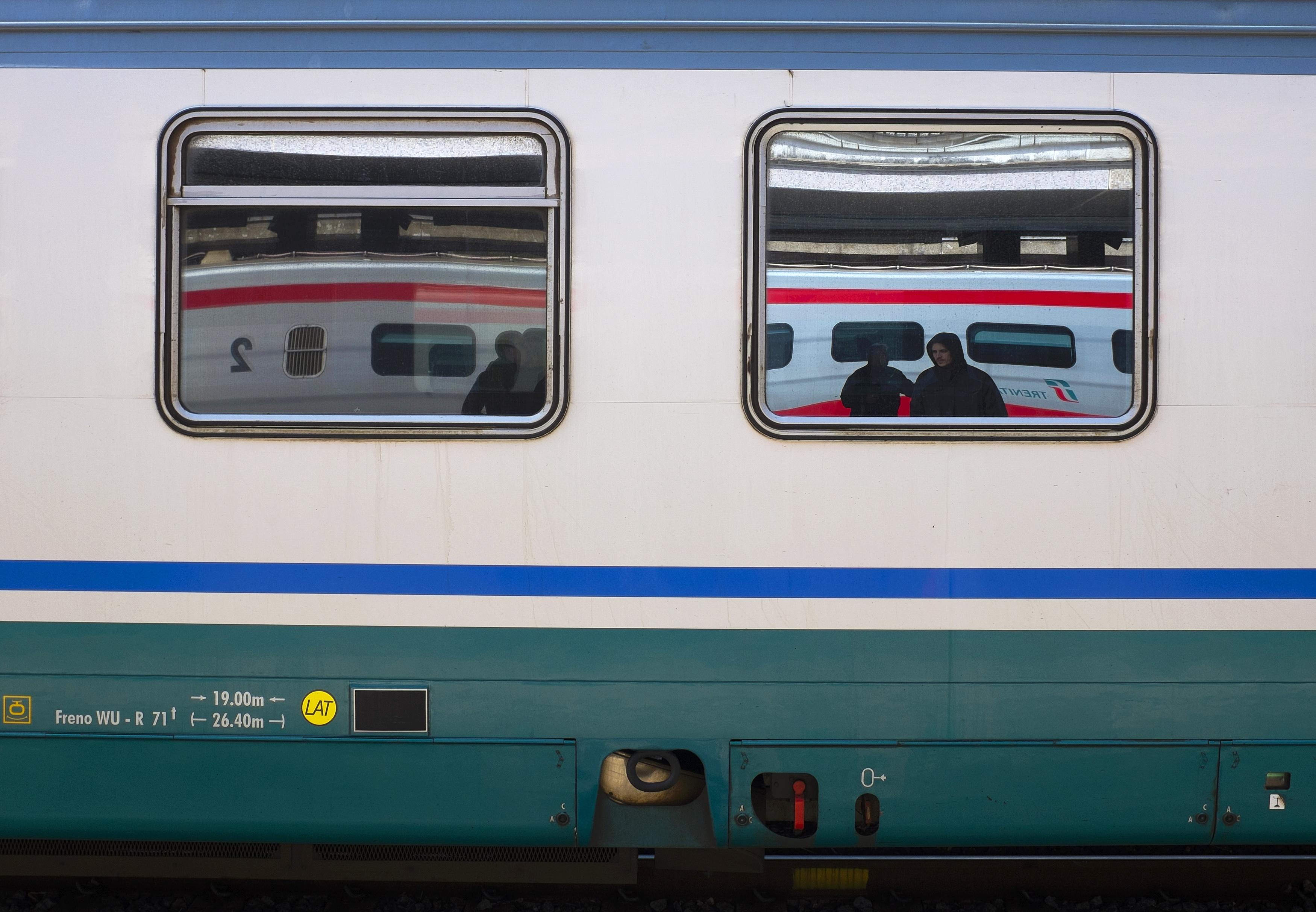 &Alpha;&delta;ύ&nu;&alpha;&tau;&eta; &eta; &epsilon;ύ&rho;&epsilon;&upsilon;&sigma;&eta; &epsilon;&iota;&sigma;&iota;&tau;ή&rho;&iota;&omega;&nu; &gamma;&iota;&alpha; &tau;&alpha;&xi;ί&delta;&iota;&alpha; &mu;&epsilon; &tau;&rho;έ&nu;&omicron; &sigma;&tau;&eta; &mu;&iota;&sigma;ή &Epsilon;&Epsilon; &ndash; &Tau;&omicron; &pi;&alpha;&nu;ά&rho;&chi;&alpha;&iota;&omicron; &sigma;ύ&sigma;&tau;&eta;&mu;&alpha; &kappa;&rho;&alpha;&tau;ή&sigma;&epsilon;&omega;&nu; &delta;&upsilon;&sigma;&kappa;&omicron;&lambda;&epsilon;ύ&epsilon;&iota; &tau;&eta;&nu; &kappa;&alpha;&tau;ά&sigma;&tau;&alpha;&sigma;&eta;