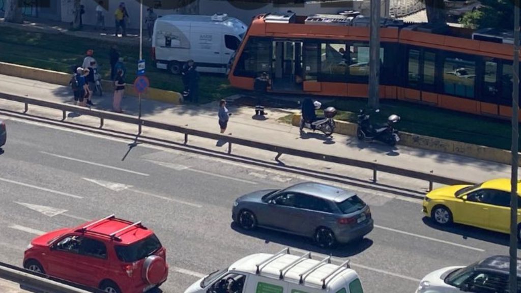 Σύγκρουση φορτηγού με τραμ στο Καλαμάκι: Βίντεο δείχνει ότι ο οδηγός έκανε όπισθεν πάνω στις γραμμές