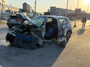 Θεσσαλονίκη: Σφοδρή σύγκρουση IX με φορτηγό – Απεγκλωβίστηκε μία γυναίκα